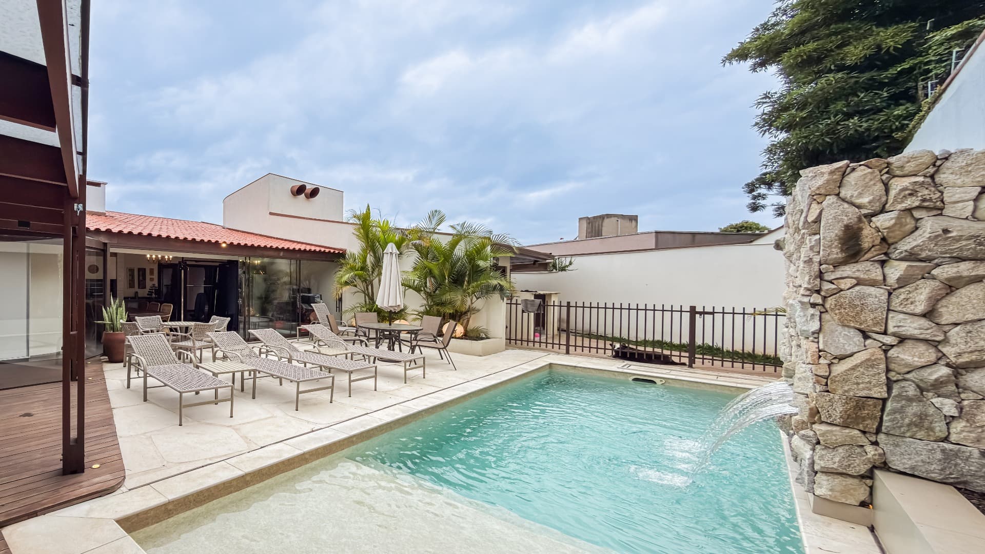 EXCELENTE CASA COM PISCINA, SPA, NO AHÚ (3 / 30)