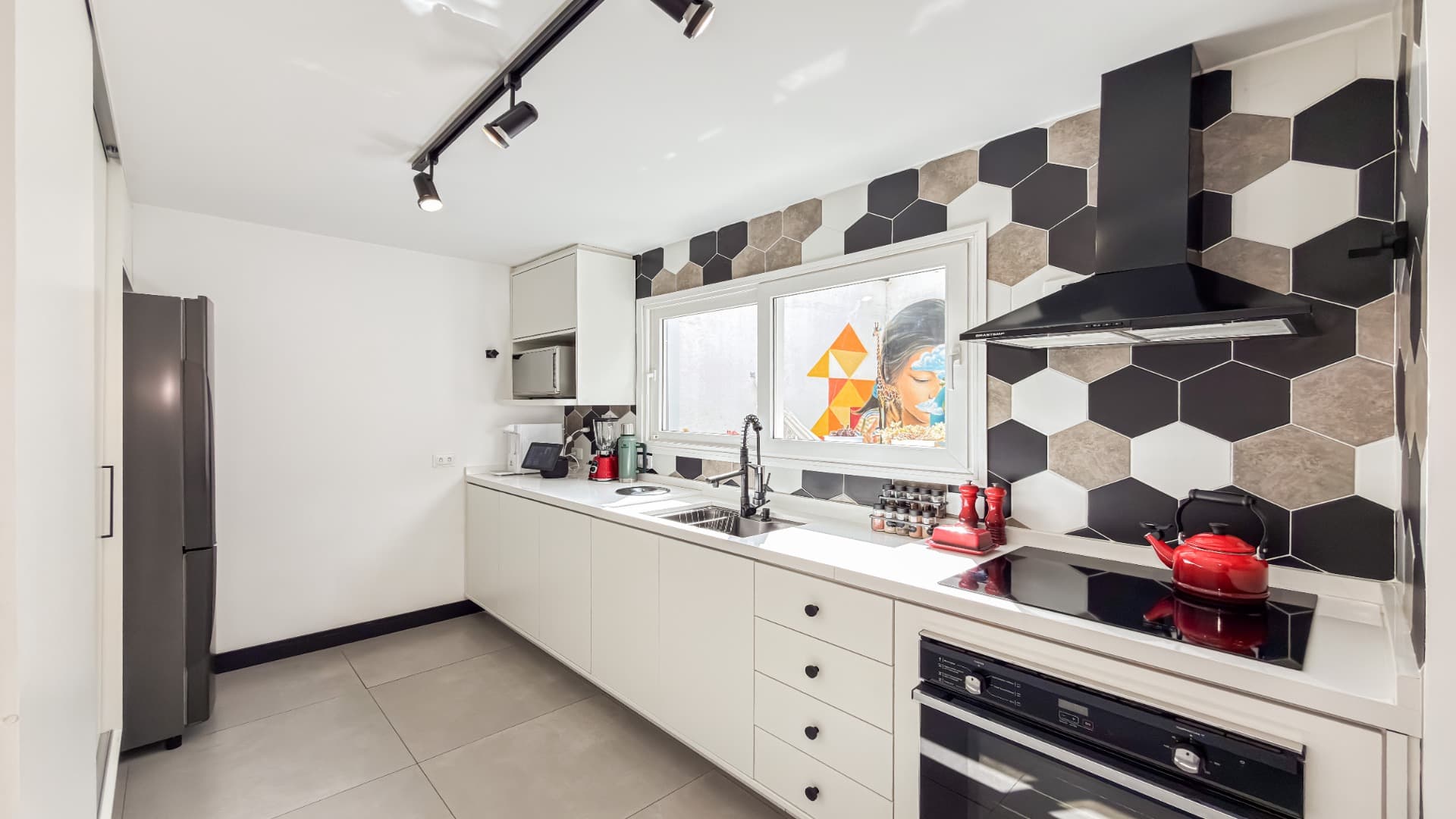 CASA NO ABRANCHES MOBILIADA COM 3 QUARTOS E 1 ESCRITORIO (1 / 25)